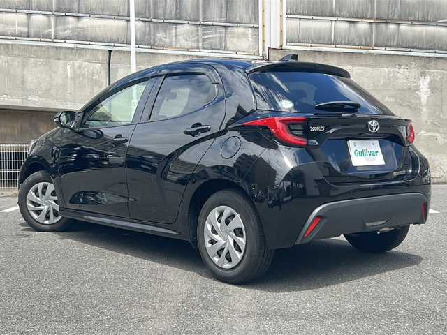 トヨタ ヤリス G 愛知県 2022(令4)年 1.7万km ブラック 純正ナビ/パノラミックビューモニター/バックカメラ/Bluetooth・FM・AM・Miracast/LDA（レーン逸脱警報システム）/PCS（プリクラッシュセーフティシステム）/クリアランスソナー/PKSB（パーキングサポートブレーキ）/RSA（ロードサインアシスト）/LEDヘッドライト/AUTOライト/AUTOハイビーム/スマートキー/プッシュスタート/ETC/純正フロアマット/保証書/スペアキスマートー