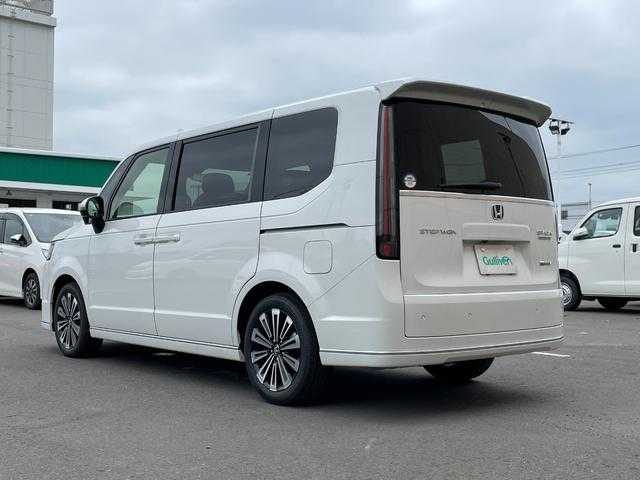 ホンダ ステップワゴン スパーダ eHEV プレミアムライン 東京都 2024(令6)年 0.4万km プラチナホワイトパール 純正11.4型ホンダコネクトナビ＆地デジ/・BluetoothＡｕｄｉｏ/・ＣＤ/DVD再生可/ＬＥＤヘッドライト/マルチビューカメラ/ホンダセンシング/（安全運転支援システム）/・衝突軽減ブレーキ/・後方誤発進抑制機能/・歩行者事故低減ステアリング/・渋滞追従機能付きアダプティブクルーズコントロール/・車線維持支援システム/・先行車発進お知らせ機能/・オートハイビーム/・誤発進抑制機能/・近距離衝突軽減ブレーキ/・路外逸脱抑制機能/・標識認識機能/ブラインドスポット/パーキングセンサー/シートヒーター/両側電動スライドドア/パワーバックドア/ETC/スマートキー