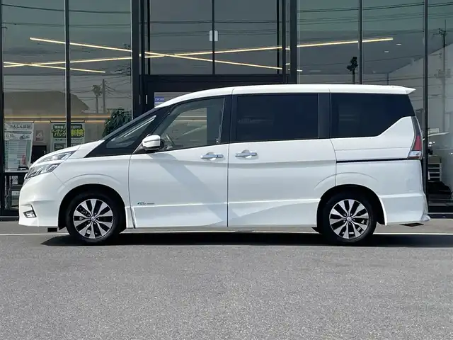日産 セレナ ハイウェイスター 茨城県 2016(平28)年 3.6万km ブリリアントホワイトパール 純正ナビ/【ラジオ・ＣＤ・ＤＶＤ・ＳＤ・ＴＶ・ＢＴ・ＵＳＢ・iPod・ウォークマン・AUX】/Bカメラ/ETC/クルコン/前方ドラレコ/アイドリングストップ/両側パワスラ/オートライト/ヘッドライトレベライザー/純正フロアマット/純正アルミホイール/電格ミラー/ウインカーミラー/横滑り防止装置/レーンキープアシスト/衝突被害軽減システム