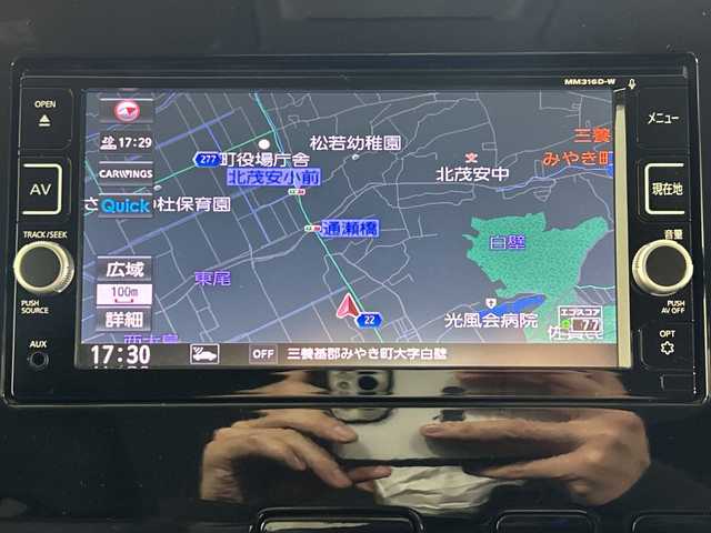 日産 セレナ ハイウェイスター 佐賀県 2016(平28)年 3.6万km ブリリアントホワイトパール 純正ナビ/ラジオ/ＣＤ/ＤＶＤ/ＳＤ/フルセグＴＶ/ＢＴ/ＵＳＢ/iPod/AUX/Bカメラ/ETC/クルコン/前方ドラレコ/アイドリングストップ/両側パワスラ/オートライト/ヘッドライトレベライザー/純正フロアマット/純正アルミホイール/電格ミラー/ウインカーミラー/横滑り防止装置/レーンキープアシスト/衝突被害軽減システム