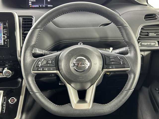 日産 セレナ ハイウェイスター 佐賀県 2016(平28)年 3.6万km ブリリアントホワイトパール 純正ナビ/ラジオ/ＣＤ/ＤＶＤ/ＳＤ/フルセグＴＶ/ＢＴ/ＵＳＢ/iPod/AUX/Bカメラ/ETC/クルコン/前方ドラレコ/アイドリングストップ/両側パワスラ/オートライト/ヘッドライトレベライザー/純正フロアマット/純正アルミホイール/電格ミラー/ウインカーミラー/横滑り防止装置/レーンキープアシスト/衝突被害軽減システム