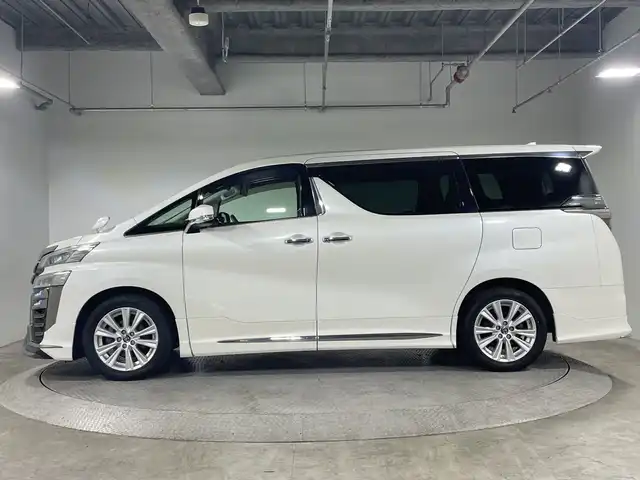 トヨタ ヴェルファイア Z 神奈川県 2018(平30)年 5万km ホワイトパールクリスタルシャイン 純正10インチSDナビ【NSZT-Z68T】/-フルセグTV/CD/DVD/Bluetooth/CD/DVD/フリップダウンモニター/バックカメラ　/モデリスタエアロ　/両側パワースライドドア　/トヨタセーフティセンス　/プリクラッシュセーフティシステム　/レーントレーシングアシスト　/レーダークルーズコントロール　/オートマチックハイビーム　/ロードサインアシスト　/BSM　/デジタルインナーミラー　/電動パーキングブレーキ　/ブレーキホールド　/革ステアリング　/MTモード　ビルトインETC