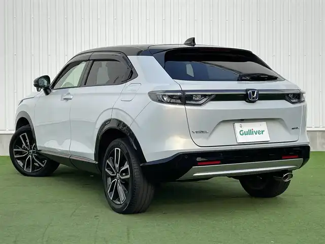 ホンダ ヴェゼル ハイブリッド e:HEV PLaY 香川県 2022(令4)年 4.8万km プレミアムサンライトホワイトパール 登録時走行距離；47590km/ホンダセンシング　/ホンダディスプレイナビ　/ＥＴＣ２．０　/前後ドラレコ　/ブラインドスポットモニター　/パノラマルーフ　/ワイヤレス充電器　/シートヒーター　/純正フロアマット　/ＬＥＤヘッドライト　/純正ＡＷ/横滑り防止/コーナーセンサー/保証書/取説