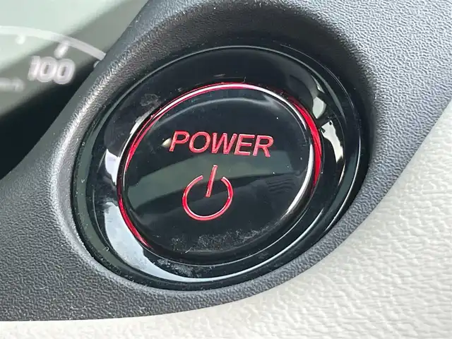 ホンダ ヴェゼル ハイブリッド e:HEV PLaY 香川県 2022(令4)年 4.8万km プレミアムサンライトホワイトパール 登録時走行距離；47590km/ホンダセンシング　/ホンダディスプレイナビ　/ＥＴＣ２．０　/前後ドラレコ　/ブラインドスポットモニター　/パノラマルーフ　/ワイヤレス充電器　/シートヒーター　/純正フロアマット　/ＬＥＤヘッドライト　/純正ＡＷ/横滑り防止/コーナーセンサー/保証書/取説