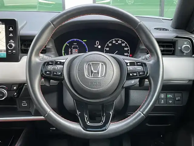ホンダ ヴェゼル ハイブリッド e:HEV PLaY 香川県 2022(令4)年 4.8万km プレミアムサンライトホワイトパール 登録時走行距離；47590km/ホンダセンシング　/ホンダディスプレイナビ　/ＥＴＣ２．０　/前後ドラレコ　/ブラインドスポットモニター　/パノラマルーフ　/ワイヤレス充電器　/シートヒーター　/純正フロアマット　/ＬＥＤヘッドライト　/純正ＡＷ/横滑り防止/コーナーセンサー/保証書/取説