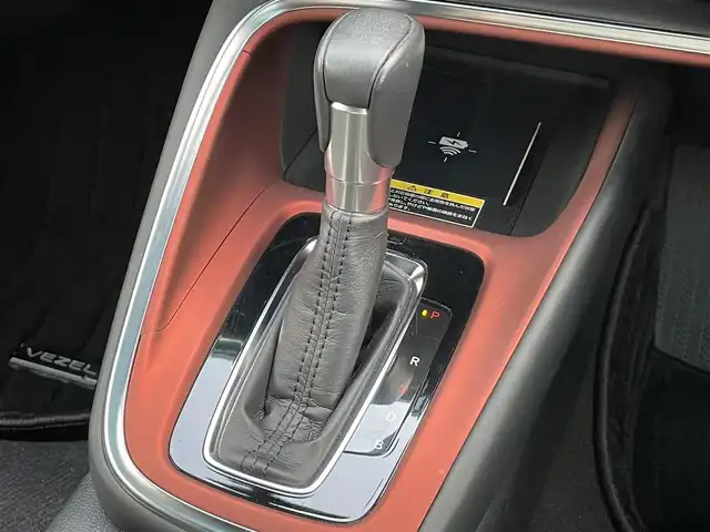 ホンダ ヴェゼル ハイブリッド e:HEV PLaY 香川県 2022(令4)年 4.8万km プレミアムサンライトホワイトパール 登録時走行距離；47590km/ホンダセンシング　/ホンダディスプレイナビ　/ＥＴＣ２．０　/前後ドラレコ　/ブラインドスポットモニター　/パノラマルーフ　/ワイヤレス充電器　/シートヒーター　/純正フロアマット　/ＬＥＤヘッドライト　/純正ＡＷ/横滑り防止/コーナーセンサー/保証書/取説