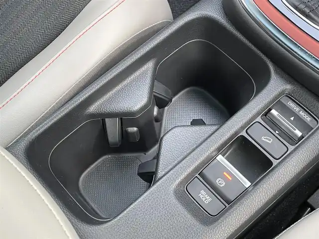 ホンダ ヴェゼル ハイブリッド e:HEV PLaY 香川県 2022(令4)年 4.8万km プレミアムサンライトホワイトパール 登録時走行距離；47590km/ホンダセンシング　/ホンダディスプレイナビ　/ＥＴＣ２．０　/前後ドラレコ　/ブラインドスポットモニター　/パノラマルーフ　/ワイヤレス充電器　/シートヒーター　/純正フロアマット　/ＬＥＤヘッドライト　/純正ＡＷ/横滑り防止/コーナーセンサー/保証書/取説