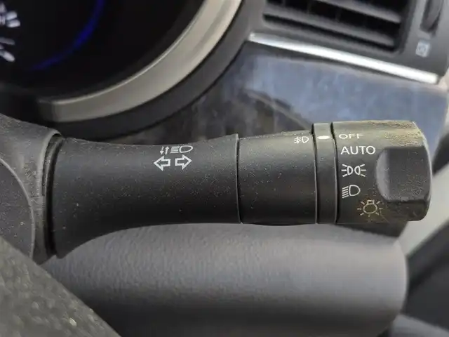 日産 エルグランド ライダー 黒本革 マニュアルシート 鹿児島県 2010(平22)年 17.5万km ブリリアントホワイトパール ALPINEナビ（ＶＩＥ－Ｘ０８８）　/後席フリップダウンモニター　/ビルトインＥＴＣ　/本革黒シート　/フルセグテレビ　/両側パワースライドドア　/純正アルミホイール（１８インチ）　/横滑り防止装置/HIDヘッドライト/プッシュスタート/スマートキー