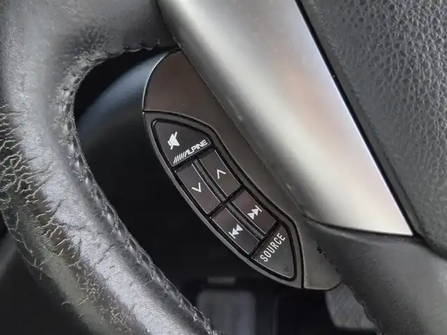 日産 エルグランド ライダー 黒本革 マニュアルシート 鹿児島県 2010(平22)年 17.5万km ブリリアントホワイトパール ALPINEナビ（ＶＩＥ－Ｘ０８８）　/後席フリップダウンモニター　/ビルトインＥＴＣ　/本革黒シート　/フルセグテレビ　/両側パワースライドドア　/純正アルミホイール（１８インチ）　/横滑り防止装置/HIDヘッドライト/プッシュスタート/スマートキー