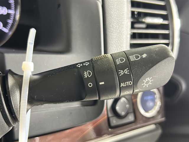 トヨタ クラウン ハイブリッド ロイヤルサルーン 島根県 2013(平25)年 6.5万km プレシャスシルバー 登録時走行距離64834km/純正HDDナビ/・HDD・フルセグTV/・Bluetooth/USB/バックカメラ/ETC/クルーズコントロール/純正フロアマット/純正１6インチAW/オートライト/HIDヘッドライト/コーナーセンサー後のみ/フォグランプ/スマートキー/スペアキー/アイドリングストップ/プッシュスタート/Bluetooth