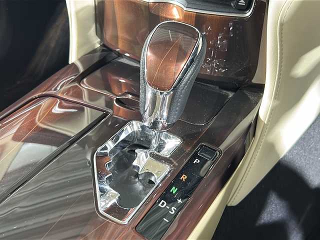 トヨタ クラウン ハイブリッド ロイヤルサルーン 島根県 2013(平25)年 6.5万km プレシャスシルバー 登録時走行距離64834km/純正HDDナビ/・HDD・フルセグTV/・Bluetooth/USB/バックカメラ/ETC/クルーズコントロール/純正フロアマット/純正１6インチAW/オートライト/HIDヘッドライト/コーナーセンサー後のみ/フォグランプ/スマートキー/スペアキー/アイドリングストップ/プッシュスタート/Bluetooth