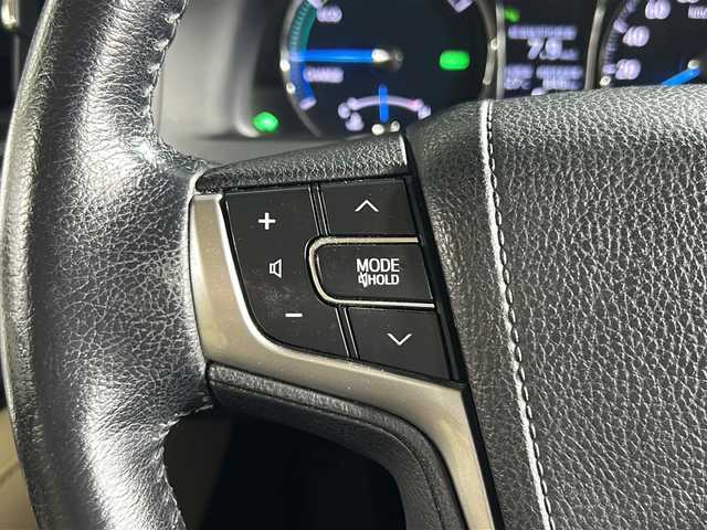 トヨタ クラウン ハイブリッド ロイヤルサルーン 島根県 2013(平25)年 6.5万km プレシャスシルバー 登録時走行距離64834km/純正HDDナビ/・HDD・フルセグTV/・Bluetooth/USB/バックカメラ/ETC/クルーズコントロール/純正フロアマット/純正１6インチAW/オートライト/HIDヘッドライト/コーナーセンサー後のみ/フォグランプ/スマートキー/スペアキー/アイドリングストップ/プッシュスタート/Bluetooth