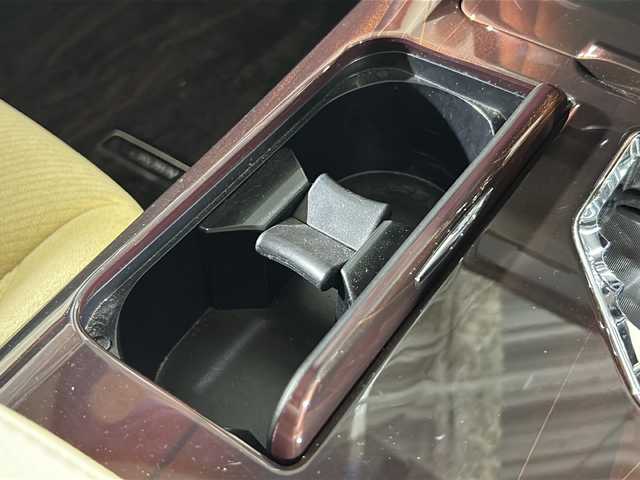 トヨタ クラウン ハイブリッド ロイヤルサルーン 島根県 2013(平25)年 6.5万km プレシャスシルバー 登録時走行距離64834km/純正HDDナビ/・HDD・フルセグTV/・Bluetooth/USB/バックカメラ/ETC/クルーズコントロール/純正フロアマット/純正１6インチAW/オートライト/HIDヘッドライト/コーナーセンサー後のみ/フォグランプ/スマートキー/スペアキー/アイドリングストップ/プッシュスタート/Bluetooth