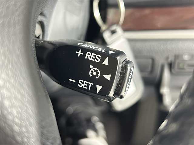 トヨタ クラウン ハイブリッド ロイヤルサルーン 島根県 2013(平25)年 6.5万km プレシャスシルバー 登録時走行距離64834km/純正HDDナビ/・HDD・フルセグTV/・Bluetooth/USB/バックカメラ/ETC/クルーズコントロール/純正フロアマット/純正１6インチAW/オートライト/HIDヘッドライト/コーナーセンサー後のみ/フォグランプ/スマートキー/スペアキー/アイドリングストップ/プッシュスタート/Bluetooth