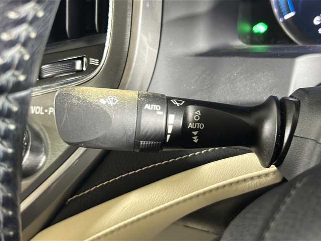 トヨタ クラウン ハイブリッド ロイヤルサルーン 島根県 2013(平25)年 6.5万km プレシャスシルバー 登録時走行距離64834km/純正HDDナビ/・HDD・フルセグTV/・Bluetooth/USB/バックカメラ/ETC/クルーズコントロール/純正フロアマット/純正１6インチAW/オートライト/HIDヘッドライト/コーナーセンサー後のみ/フォグランプ/スマートキー/スペアキー/アイドリングストップ/プッシュスタート/Bluetooth