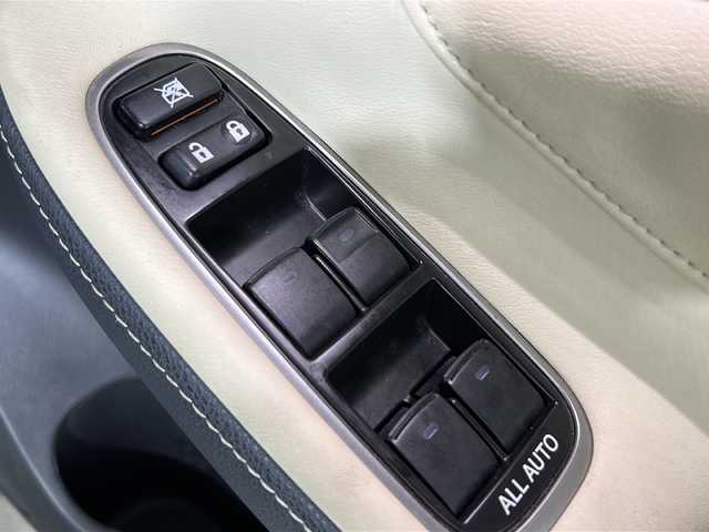 トヨタ クラウン ハイブリッド ロイヤルサルーン 島根県 2013(平25)年 6.5万km プレシャスシルバー 登録時走行距離64834km/純正HDDナビ/・HDD・フルセグTV/・Bluetooth/USB/バックカメラ/ETC/クルーズコントロール/純正フロアマット/純正１6インチAW/オートライト/HIDヘッドライト/コーナーセンサー後のみ/フォグランプ/スマートキー/スペアキー/アイドリングストップ/プッシュスタート/Bluetooth