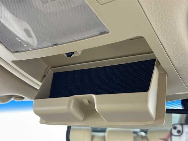 トヨタ クラウン ハイブリッド ロイヤルサルーン 島根県 2013(平25)年 6.5万km プレシャスシルバー 登録時走行距離64834km/純正HDDナビ/・HDD・フルセグTV/・Bluetooth/USB/バックカメラ/ETC/クルーズコントロール/純正フロアマット/純正１6インチAW/オートライト/HIDヘッドライト/コーナーセンサー後のみ/フォグランプ/スマートキー/スペアキー/アイドリングストップ/プッシュスタート/Bluetooth