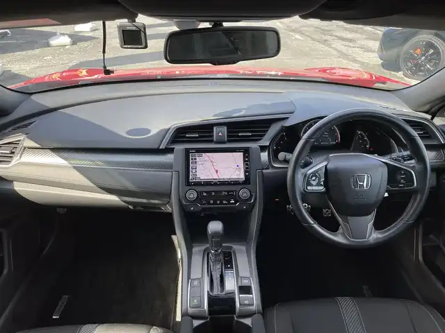 ホンダ シビック ハッチバック 千葉県 2018(平30)年 5.2万km フレームレッド 純正SDナビ【VXM-184VFi】/・CD/DVD/Bluetooth/フルセグTV/バックカメラ/クルーズコントロール/前席シートヒーター/スマートキー/パドルシフト/純正18インチアルミホイール/純正LEDヘッドライト/フォグランプ/社外ドライブレコーダー【DRV-34D】/ビルトインETC/本革巻きステアリング/オートライト/サイド＆カーテンエアバッグ/新車時保証書＆取扱説明書