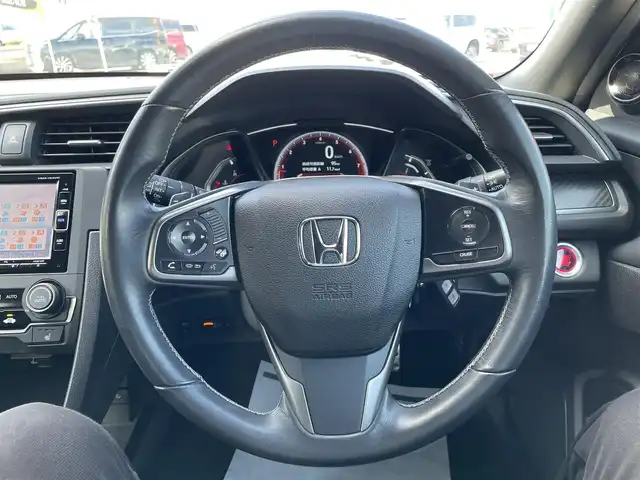 ホンダ シビック ハッチバック 千葉県 2018(平30)年 5.2万km フレームレッド 純正SDナビ【VXM-184VFi】/・CD/DVD/Bluetooth/フルセグTV/バックカメラ/クルーズコントロール/前席シートヒーター/スマートキー/パドルシフト/純正18インチアルミホイール/純正LEDヘッドライト/フォグランプ/社外ドライブレコーダー【DRV-34D】/ビルトインETC/本革巻きステアリング/オートライト/サイド＆カーテンエアバッグ/新車時保証書＆取扱説明書