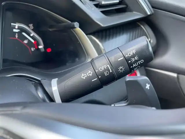 ホンダ シビック ハッチバック 千葉県 2018(平30)年 5.2万km フレームレッド 純正SDナビ【VXM-184VFi】/・CD/DVD/Bluetooth/フルセグTV/バックカメラ/クルーズコントロール/前席シートヒーター/スマートキー/パドルシフト/純正18インチアルミホイール/純正LEDヘッドライト/フォグランプ/社外ドライブレコーダー【DRV-34D】/ビルトインETC/本革巻きステアリング/オートライト/サイド＆カーテンエアバッグ/新車時保証書＆取扱説明書