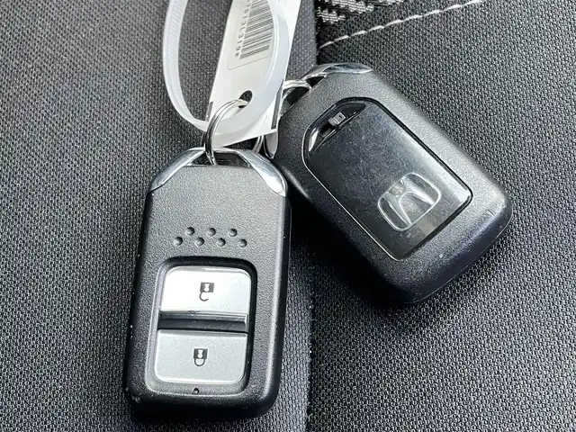 ホンダ シビック ハッチバック 千葉県 2018(平30)年 5.2万km フレームレッド 純正SDナビ【VXM-184VFi】/・CD/DVD/Bluetooth/フルセグTV/バックカメラ/クルーズコントロール/前席シートヒーター/スマートキー/パドルシフト/純正18インチアルミホイール/純正LEDヘッドライト/フォグランプ/社外ドライブレコーダー【DRV-34D】/ビルトインETC/本革巻きステアリング/オートライト/サイド＆カーテンエアバッグ/新車時保証書＆取扱説明書