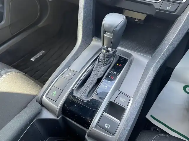 ホンダ シビック ハッチバック 千葉県 2018(平30)年 5.2万km フレームレッド 純正SDナビ【VXM-184VFi】/・CD/DVD/Bluetooth/フルセグTV/バックカメラ/クルーズコントロール/前席シートヒーター/スマートキー/パドルシフト/純正18インチアルミホイール/純正LEDヘッドライト/フォグランプ/社外ドライブレコーダー【DRV-34D】/ビルトインETC/本革巻きステアリング/オートライト/サイド＆カーテンエアバッグ/新車時保証書＆取扱説明書