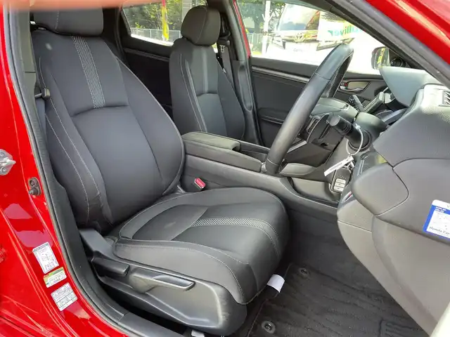 ホンダ シビック ハッチバック 千葉県 2018(平30)年 5.2万km フレームレッド 純正SDナビ【VXM-184VFi】/・CD/DVD/Bluetooth/フルセグTV/バックカメラ/クルーズコントロール/前席シートヒーター/スマートキー/パドルシフト/純正18インチアルミホイール/純正LEDヘッドライト/フォグランプ/社外ドライブレコーダー【DRV-34D】/ビルトインETC/本革巻きステアリング/オートライト/サイド＆カーテンエアバッグ/新車時保証書＆取扱説明書