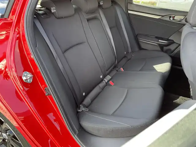 ホンダ シビック ハッチバック 千葉県 2018(平30)年 5.2万km フレームレッド 純正SDナビ【VXM-184VFi】/・CD/DVD/Bluetooth/フルセグTV/バックカメラ/クルーズコントロール/前席シートヒーター/スマートキー/パドルシフト/純正18インチアルミホイール/純正LEDヘッドライト/フォグランプ/社外ドライブレコーダー【DRV-34D】/ビルトインETC/本革巻きステアリング/オートライト/サイド＆カーテンエアバッグ/新車時保証書＆取扱説明書