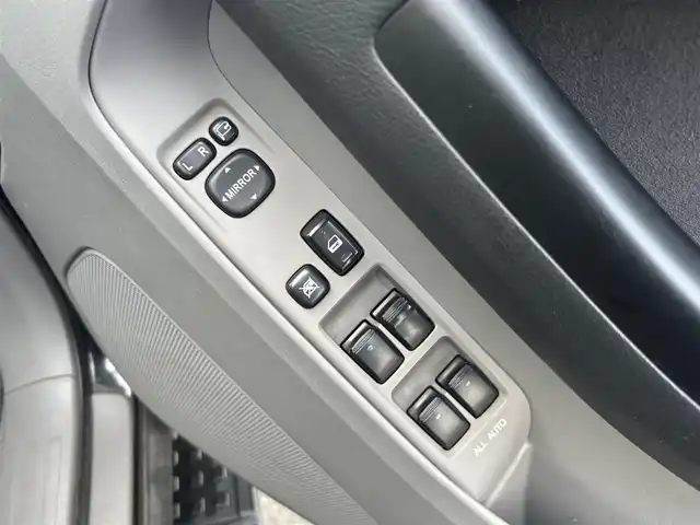 トヨタ ハイラックス サーフ SSR－X 宮城県 2007(平19)年 11.9万km ブラック 登録時走行距離118559km/社外ナビ/ワンセグTV/CD/DVD/AM/FM/AUX/MD/オートライト/リモコンキー/サンルーフ/バックカメラ/エンジンスターター/純正フロアマット/サイドステップ/ルーフレール/純正アルミホイール/電動格納ミラー/ヘッドライトレベライザー/フォグランプ