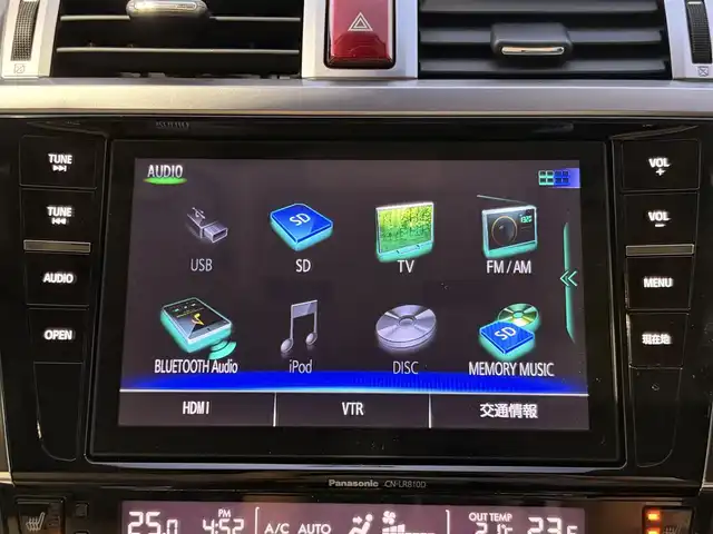 スバル レガシィ Ｂ４ リミテッド 道東・釧路十勝 2016(平28)年 3.6万km クリスタルホワイトP ワンオーナー/純正8インチSDナビ（CN-LR810DFA）/(BT/フルセグTV/CD/DVD)/アイボリー革シート/シートヒーター/(運転席/助手席/後席左右)/前席パワーシート/純正前方ドライブレコーダー/アイサイトver3/・プリクラッシュブレーキ/・ステレオカメラ/・誤発進抑制機能/・全車速追従機能/・車線逸脱抑制機能/アドバンスセイフティーパッケージ/・後側方警戒支援システム/・ハイビームアシスト/ブラインドスポットモニター/純正18インチアルミ/純正フロアマット/ETC2.0/取扱説明書/保証書/スペアキー