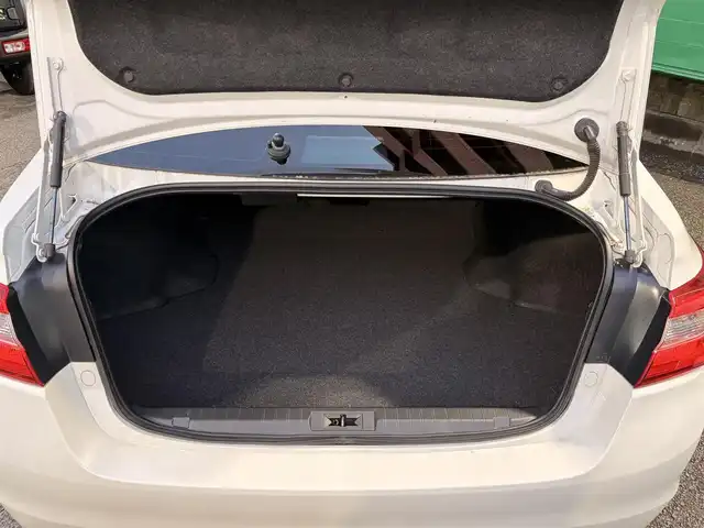 スバル レガシィ Ｂ４ リミテッド 道東・釧路十勝 2016(平28)年 3.6万km クリスタルホワイトP ワンオーナー/純正8インチSDナビ（CN-LR810DFA）/(BT/フルセグTV/CD/DVD)/アイボリー革シート/シートヒーター/(運転席/助手席/後席左右)/前席パワーシート/純正前方ドライブレコーダー/アイサイトver3/・プリクラッシュブレーキ/・ステレオカメラ/・誤発進抑制機能/・全車速追従機能/・車線逸脱抑制機能/アドバンスセイフティーパッケージ/・後側方警戒支援システム/・ハイビームアシスト/ブラインドスポットモニター/純正18インチアルミ/純正フロアマット/ETC2.0/取扱説明書/保証書/スペアキー