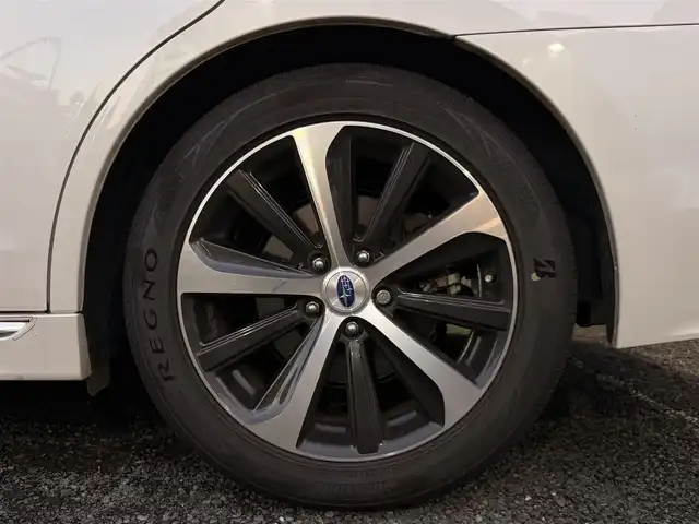 スバル レガシィ Ｂ４ リミテッド 道東・釧路十勝 2016(平28)年 3.6万km クリスタルホワイトP ワンオーナー/純正8インチSDナビ（CN-LR810DFA）/(BT/フルセグTV/CD/DVD)/アイボリー革シート/シートヒーター/(運転席/助手席/後席左右)/前席パワーシート/純正前方ドライブレコーダー/アイサイトver3/・プリクラッシュブレーキ/・ステレオカメラ/・誤発進抑制機能/・全車速追従機能/・車線逸脱抑制機能/アドバンスセイフティーパッケージ/・後側方警戒支援システム/・ハイビームアシスト/ブラインドスポットモニター/純正18インチアルミ/純正フロアマット/ETC2.0/取扱説明書/保証書/スペアキー