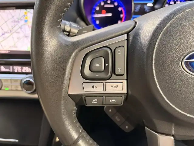 スバル レガシィ Ｂ４ リミテッド 道東・釧路十勝 2016(平28)年 3.6万km クリスタルホワイトP ワンオーナー/純正8インチSDナビ（CN-LR810DFA）/(BT/フルセグTV/CD/DVD)/アイボリー革シート/シートヒーター/(運転席/助手席/後席左右)/前席パワーシート/純正前方ドライブレコーダー/アイサイトver3/・プリクラッシュブレーキ/・ステレオカメラ/・誤発進抑制機能/・全車速追従機能/・車線逸脱抑制機能/アドバンスセイフティーパッケージ/・後側方警戒支援システム/・ハイビームアシスト/ブラインドスポットモニター/純正18インチアルミ/純正フロアマット/ETC2.0/取扱説明書/保証書/スペアキー