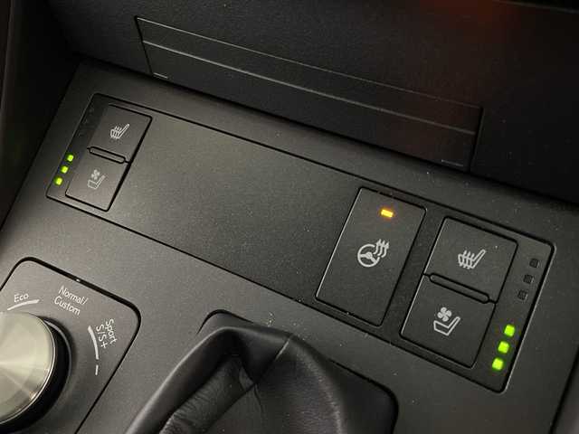 レクサス ＩＳ 300h Fスポーツ 福岡県 2023(令5)年 2.5万km ホワイトノーヴァガラスフレーク ワンオーナー/サンルーフ/ＯＰオレンジキャリパー/ビルトインＥＴＣ２．０/社外前後ドラレコ/ＴｏｙｏｔａＳａｆｔｙＳｅｎｓｅ/全方位カメラ/シートヒーター(D＋N)/シートベンチレーション(D＋N)/パワーシート(D＋N)/シートメモリ/純正１９インチＡＷ/保証書/取扱説明書/スペアキー×1/カードキー×1