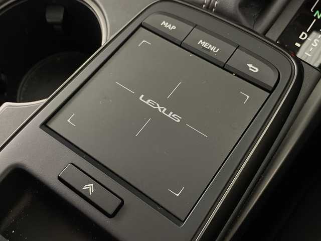 レクサス ＩＳ 300h Fスポーツ 福岡県 2023(令5)年 2.5万km ホワイトノーヴァガラスフレーク ワンオーナー/サンルーフ/ＯＰオレンジキャリパー/ビルトインＥＴＣ２．０/社外前後ドラレコ/ＴｏｙｏｔａＳａｆｔｙＳｅｎｓｅ/全方位カメラ/シートヒーター(D＋N)/シートベンチレーション(D＋N)/パワーシート(D＋N)/シートメモリ/純正１９インチＡＷ/保証書/取扱説明書/スペアキー×1/カードキー×1