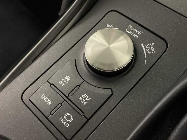 レクサス ＩＳ 300h Fスポーツ 福岡県 2023(令5)年 2.5万km ホワイトノーヴァガラスフレーク ワンオーナー/サンルーフ/ＯＰオレンジキャリパー/ビルトインＥＴＣ２．０/社外前後ドラレコ/ＴｏｙｏｔａＳａｆｔｙＳｅｎｓｅ/全方位カメラ/シートヒーター(D＋N)/シートベンチレーション(D＋N)/パワーシート(D＋N)/シートメモリ/純正１９インチＡＷ/保証書/取扱説明書/スペアキー×1/カードキー×1