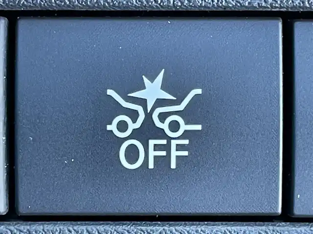 日産 キックス X ツートーンインテリアED 群馬県 2021(令3)年 5.1万km ラディアントレッド/ピュアブラック 2トーン 純正９インチＳＤナビ　/全周囲カメラ　/純正フルエアロ　/プロパイロット　/前後ドラレコ　/前席シートヒーター　/茶革シート　/ステアリングヒーター　/３眼ＬＥＤヘッドライト　/切削光輝純正１７インチアルミホイール/Bluetooth/フォグランプ/本革ステアリング/デジタルミラー/電動格納ミラー/フルセグ/パワーステアリング/アダプティブクルーズコントロール/純正ビルトインETC/純正フロアマット