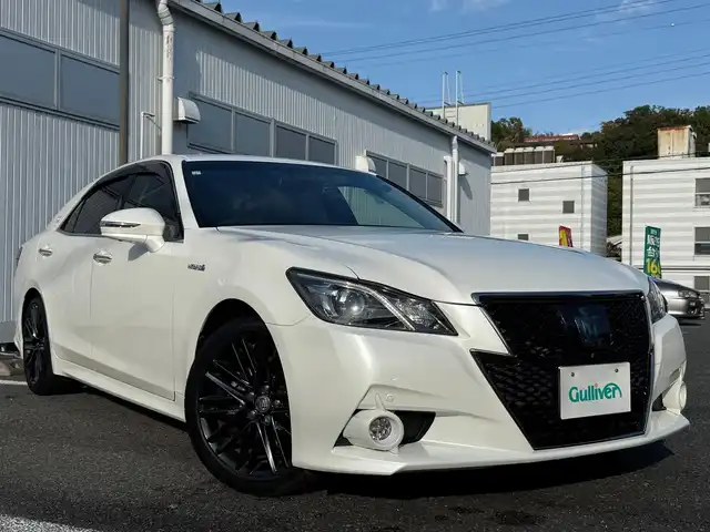 トヨタ クラウン ハイブリッド アスリートS ブラックスタイル 静岡県 2015(平27)年 3.8万km ホワイトパールクリスタルシャイン 走行37268キロ（登録時）/検査R8年1月15日まで/サンルーフ/テラロッサ（ダークレッド）革シート/純正HDDメーカーナビナビ・フルセグTV/パノラミックビューカメラ/ビルトインETC/ドライブレコーダー/クリアランスソナー/バックソナー/前席パワーシート/前席シートヒーター　/前席エアーシート/レーダークルーズコントロール/クリアランスソナー前後/電動リヤサンシェード/トランクスポイラー/トランクフードイージークローザー/純正18インチアルミホイール/LEDフォグランプ/スマートキー×2/プッシュスタート/純正フロアマット/純正ドアバイザー/カーテンエアB/車両取説＋ナビ取説/新車時保証書