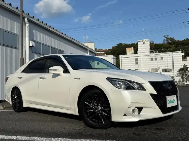 トヨタ クラウン ハイブリッド アスリートS ブラックスタイル 静岡県 2015(平27)年 3.8万km ホワイトパールクリスタルシャイン 走行37268キロ（登録時）/検査R8年1月15日まで/サンルーフ/テラロッサ（ダークレッド）革シート/純正HDDメーカーナビナビ・フルセグTV/パノラミックビューカメラ/ビルトインETC/ドライブレコーダー/クリアランスソナー/バックソナー/前席パワーシート/前席シートヒーター　/前席エアーシート/レーダークルーズコントロール/クリアランスソナー前後/電動リヤサンシェード/トランクスポイラー/トランクフードイージークローザー/純正18インチアルミホイール/LEDフォグランプ/スマートキー×2/プッシュスタート/純正フロアマット/純正ドアバイザー/カーテンエアB/車両取説＋ナビ取説/新車時保証書