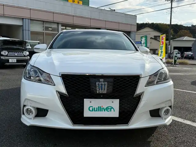 トヨタ クラウン ハイブリッド アスリートS ブラックスタイル 静岡県 2015(平27)年 3.8万km ホワイトパールクリスタルシャイン 走行37268キロ（登録時）/検査R8年1月15日まで/サンルーフ/テラロッサ（ダークレッド）革シート/純正HDDメーカーナビナビ・フルセグTV/パノラミックビューカメラ/ビルトインETC/ドライブレコーダー/クリアランスソナー/バックソナー/前席パワーシート/前席シートヒーター　/前席エアーシート/レーダークルーズコントロール/クリアランスソナー前後/電動リヤサンシェード/トランクスポイラー/トランクフードイージークローザー/純正18インチアルミホイール/LEDフォグランプ/スマートキー×2/プッシュスタート/純正フロアマット/純正ドアバイザー/カーテンエアB/車両取説＋ナビ取説/新車時保証書