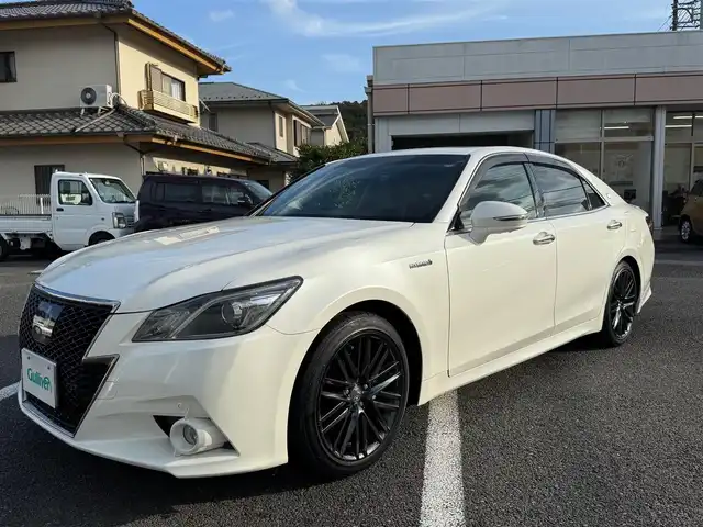 トヨタ クラウン ハイブリッド アスリートS ブラックスタイル 静岡県 2015(平27)年 3.8万km ホワイトパールクリスタルシャイン 走行37268キロ（登録時）/検査R8年1月15日まで/サンルーフ/テラロッサ（ダークレッド）革シート/純正HDDメーカーナビナビ・フルセグTV/パノラミックビューカメラ/ビルトインETC/ドライブレコーダー/クリアランスソナー/バックソナー/前席パワーシート/前席シートヒーター　/前席エアーシート/レーダークルーズコントロール/クリアランスソナー前後/電動リヤサンシェード/トランクスポイラー/トランクフードイージークローザー/純正18インチアルミホイール/LEDフォグランプ/スマートキー×2/プッシュスタート/純正フロアマット/純正ドアバイザー/カーテンエアB/車両取説＋ナビ取説/新車時保証書
