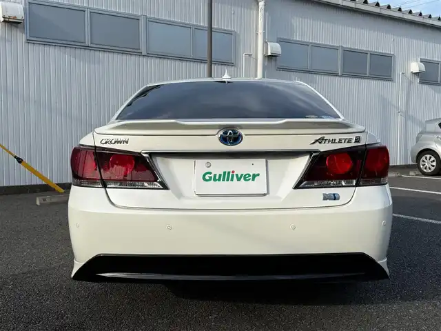 トヨタ クラウン ハイブリッド アスリートS ブラックスタイル 静岡県 2015(平27)年 3.8万km ホワイトパールクリスタルシャイン 走行37268キロ（登録時）/検査R8年1月15日まで/サンルーフ/テラロッサ（ダークレッド）革シート/純正HDDメーカーナビナビ・フルセグTV/パノラミックビューカメラ/ビルトインETC/ドライブレコーダー/クリアランスソナー/バックソナー/前席パワーシート/前席シートヒーター　/前席エアーシート/レーダークルーズコントロール/クリアランスソナー前後/電動リヤサンシェード/トランクスポイラー/トランクフードイージークローザー/純正18インチアルミホイール/LEDフォグランプ/スマートキー×2/プッシュスタート/純正フロアマット/純正ドアバイザー/カーテンエアB/車両取説＋ナビ取説/新車時保証書