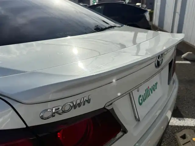 トヨタ クラウン ハイブリッド アスリートS ブラックスタイル 静岡県 2015(平27)年 3.8万km ホワイトパールクリスタルシャイン 走行37268キロ（登録時）/検査R8年1月15日まで/サンルーフ/テラロッサ（ダークレッド）革シート/純正HDDメーカーナビナビ・フルセグTV/パノラミックビューカメラ/ビルトインETC/ドライブレコーダー/クリアランスソナー/バックソナー/前席パワーシート/前席シートヒーター　/前席エアーシート/レーダークルーズコントロール/クリアランスソナー前後/電動リヤサンシェード/トランクスポイラー/トランクフードイージークローザー/純正18インチアルミホイール/LEDフォグランプ/スマートキー×2/プッシュスタート/純正フロアマット/純正ドアバイザー/カーテンエアB/車両取説＋ナビ取説/新車時保証書