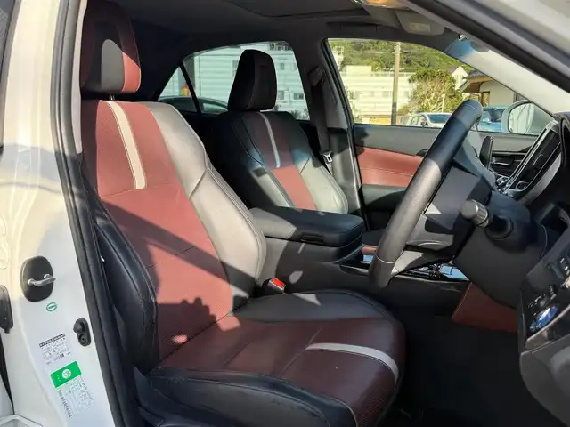 トヨタ クラウン ハイブリッド アスリートS ブラックスタイル 静岡県 2015(平27)年 3.8万km ホワイトパールクリスタルシャイン 走行37268キロ（登録時）/検査R8年1月15日まで/サンルーフ/テラロッサ（ダークレッド）革シート/純正HDDメーカーナビナビ・フルセグTV/パノラミックビューカメラ/ビルトインETC/ドライブレコーダー/クリアランスソナー/バックソナー/前席パワーシート/前席シートヒーター　/前席エアーシート/レーダークルーズコントロール/クリアランスソナー前後/電動リヤサンシェード/トランクスポイラー/トランクフードイージークローザー/純正18インチアルミホイール/LEDフォグランプ/スマートキー×2/プッシュスタート/純正フロアマット/純正ドアバイザー/カーテンエアB/車両取説＋ナビ取説/新車時保証書