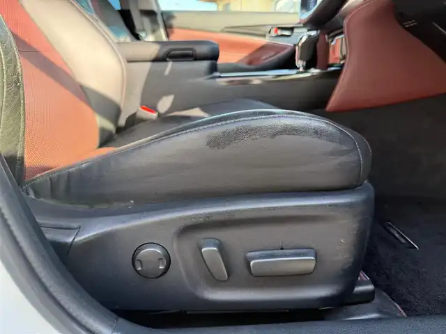 トヨタ クラウン ハイブリッド アスリートS ブラックスタイル 静岡県 2015(平27)年 3.8万km ホワイトパールクリスタルシャイン 走行37268キロ（登録時）/検査R8年1月15日まで/サンルーフ/テラロッサ（ダークレッド）革シート/純正HDDメーカーナビナビ・フルセグTV/パノラミックビューカメラ/ビルトインETC/ドライブレコーダー/クリアランスソナー/バックソナー/前席パワーシート/前席シートヒーター　/前席エアーシート/レーダークルーズコントロール/クリアランスソナー前後/電動リヤサンシェード/トランクスポイラー/トランクフードイージークローザー/純正18インチアルミホイール/LEDフォグランプ/スマートキー×2/プッシュスタート/純正フロアマット/純正ドアバイザー/カーテンエアB/車両取説＋ナビ取説/新車時保証書