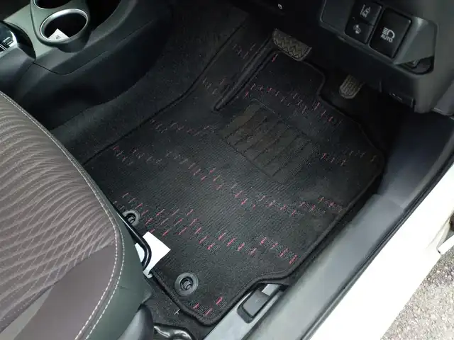 トヨタ アクア G 福井県 2017(平29)年 3.6万km ライムホワイトパールクリスタルシャイン 純正SDナビ/AM/FM/ワンセグ/BT/AUX/バックカメラ/トヨタセーフティセンス/クルーズコントロール/アイドリングストップ/レーンキープアシスト/横滑り防止装置/盗難防止装置/前後ドライブレコーダー/ビルトインETC/ダブルエアバッグ/LEDヘッドライト/Fフォグ/電格ウィンカーミラー/スマートキー