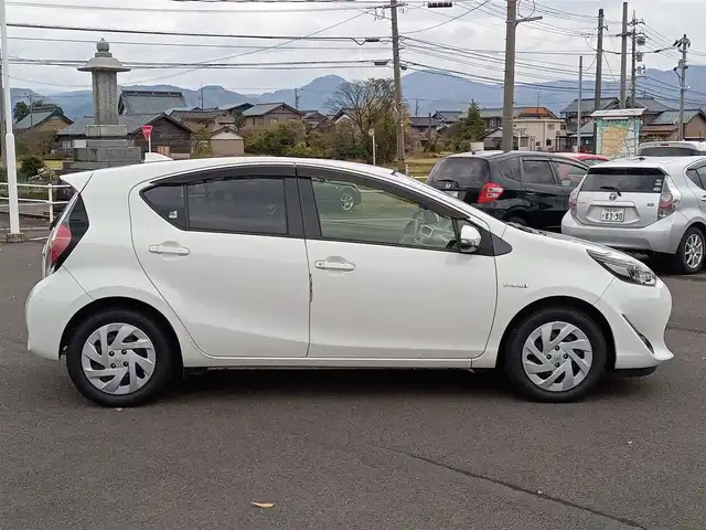 トヨタ アクア G 福井県 2017(平29)年 3.6万km ライムホワイトパールクリスタルシャイン 純正SDナビ/AM/FM/ワンセグ/BT/AUX/バックカメラ/トヨタセーフティセンス/クルーズコントロール/アイドリングストップ/レーンキープアシスト/横滑り防止装置/盗難防止装置/前後ドライブレコーダー/ビルトインETC/ダブルエアバッグ/LEDヘッドライト/Fフォグ/電格ウィンカーミラー/スマートキー