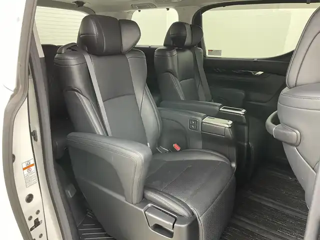 トヨタ ヴェルファイア Z Gエディション 岡山県 2019(平31)年 5.5万km ホワイトパールクリスタルシャイン アルパイン11インチナビ/【Bluetooth/フルセグTV/CD/DVD】/型番:EX112/サンルーフ/12.8インチフリップダウンモニター/型番:PXH12X-R-AV/１００Ｖ電源/両側パワースライドドア/レーダークルーズコントロール/ETC2.0/三眼LEDヘッドライト/衝突軽減ブレーキ/デジタルインナーミラー/ブラインドスポットモニター/前席シートヒーター/前席エアシート/ステアリングヒーター/前席パワーシート/シートメモリー/オートブレーキホールド/社外ドライブレコーダー/型番:DVR-C02W/社外レーダー/型番:ZERO705V