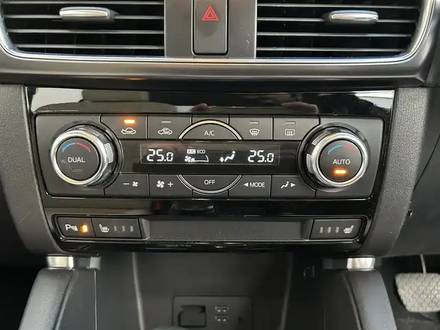 マツダ ＣＸ－５ 25S Lパッケージ 大阪府 2015(平27)年 5.3万km クリスタルホワイトパールマイカ ワンオーナー/革シート/前席パワーシート/前席シートヒーター/SDナビ フルセグTV CD DVD BT/バックカメラ/衝突被害軽減ブレーキ/レーダークルーズコントロール/レーンアシスト/ブラインドスポットモニタ/オートマチックハイビーム/LEDオートヘッドライト/フォグライト/スマートキー2個/バックソナー/ドラレコ/ETC/19インチアルミホイール/横滑り防止/ステアリングリモコン/W サイド カーテン エアバッグ/保証書 取説/禁煙車