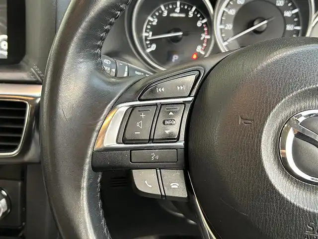 マツダ ＣＸ－５ 25S Lパッケージ 大阪府 2015(平27)年 5.3万km クリスタルホワイトパールマイカ ワンオーナー/革シート/前席パワーシート/前席シートヒーター/SDナビ フルセグTV CD DVD BT/バックカメラ/衝突被害軽減ブレーキ/レーダークルーズコントロール/レーンアシスト/ブラインドスポットモニタ/オートマチックハイビーム/LEDオートヘッドライト/フォグライト/スマートキー2個/バックソナー/ドラレコ/ETC/19インチアルミホイール/横滑り防止/ステアリングリモコン/W サイド カーテン エアバッグ/保証書 取説/禁煙車